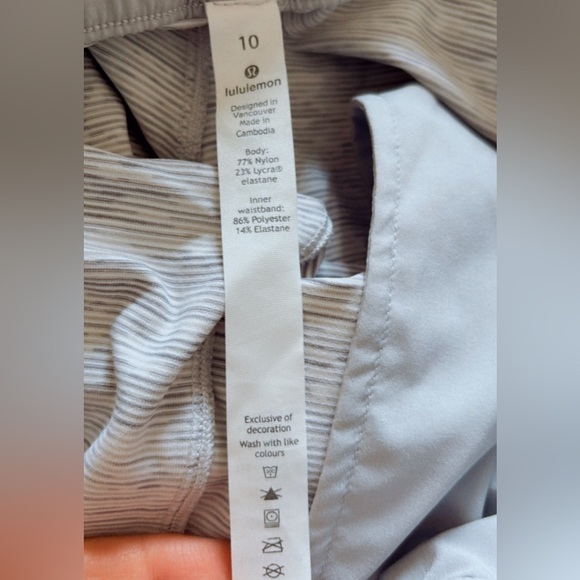 Lululemon On the Fly Crop Pants Joggers Gray Striped Size 10 - Picture 5 of 5